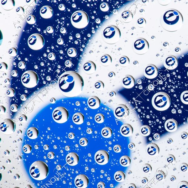 macro photography goccia gocce d'acqua water drop drops high speed sync riflessi reflections splash colori colours bounce bouncing marchio logo eurex eur-ex rettifica bolle bubbles
