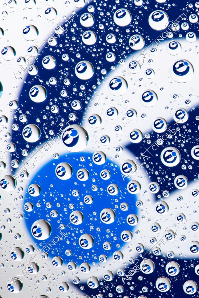 macro photography goccia gocce d'acqua water drop drops high speed sync riflessi reflections splash colori colours bounce bouncing marchio logo eurex eur-ex rettifica bolle bubbles