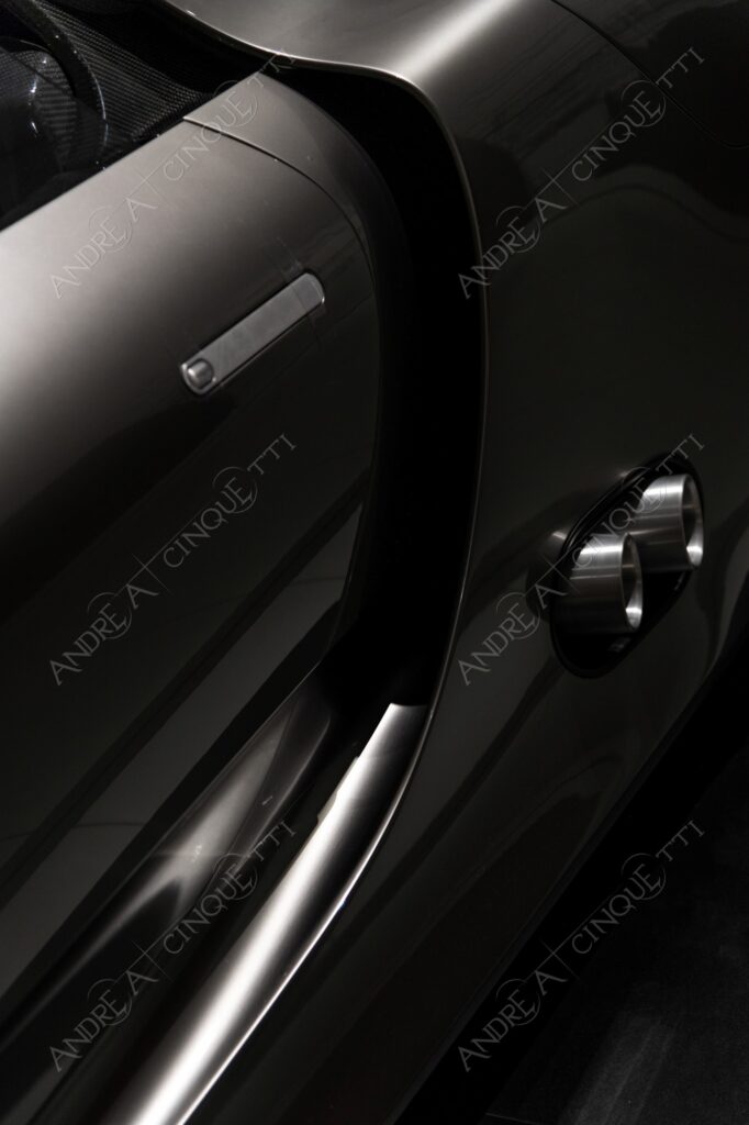 museo museum stoccarda stuttgart porsche bianco e nero black and white dettagli details penombra twilight scuro dark ombra shadow profilo silhouette curve bends auto car
