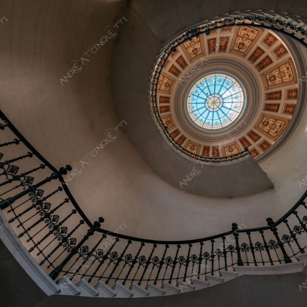 Ungheria Hungary Budapest palazzo palace bastione villaggio dei pescatori scala achiocciola spiral staircase