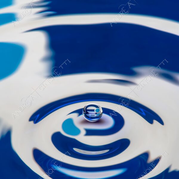 macro photography goccia gocce d'acqua water drop drops high speed sync riflessi reflections splash colori colours bounce bouncing marchio logo eurex eur-ex rettifica