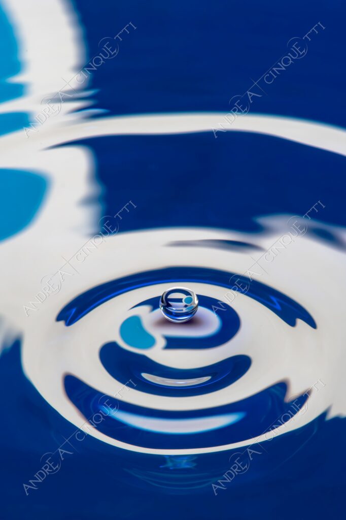 macro photography goccia gocce d'acqua water drop drops high speed sync riflessi reflections splash colori colours bounce bouncing marchio logo eurex eur-ex rettifica