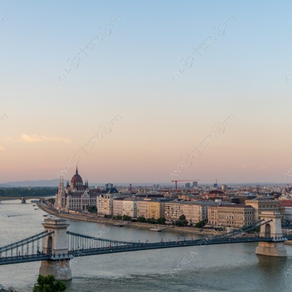 Ungheria Hungary Budapest palazzo palace parlamento parliament architettura architecture lunga esposizione long exposure riflessi reflections cupola dome fiume river danubio danube alba sunrise dawn twilight tramonto sunset sundown ponte delle catene chain bridge