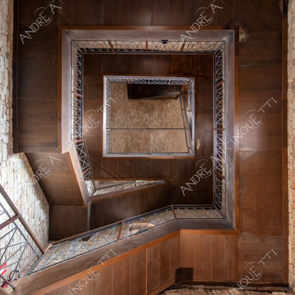 Castell'Arquato Grazzano Visconti castello castle ancient antico villaggio village borgo borough medievale medieval interir inside prospettiva perspective scala a chiocciola spiral staircase