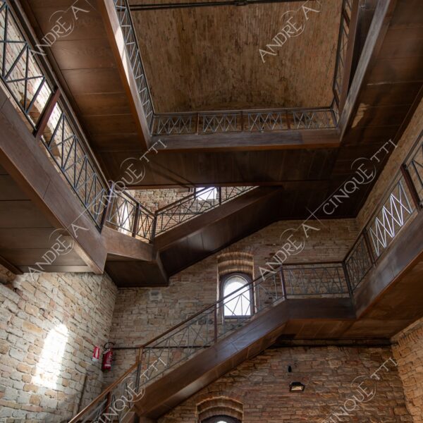 Castell'Arquato Grazzano Visconti castello castle ancient antico villaggio village borgo borough medievale medieval prospettiva perspective interior inside