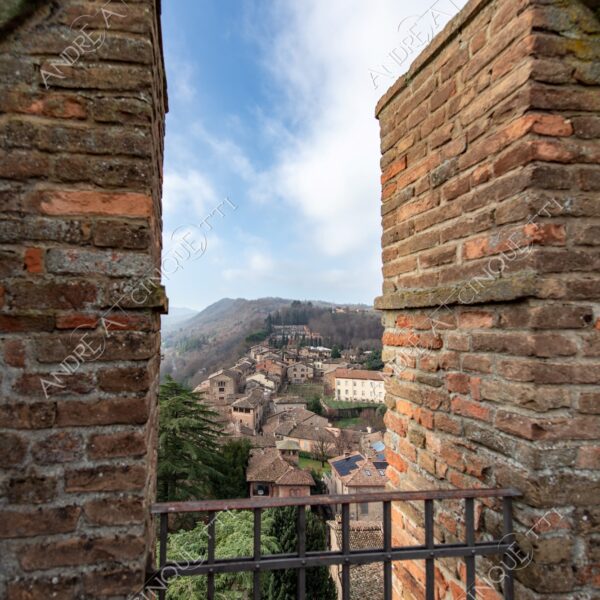 Castell'Arquato Grazzano Visconti castello castle ancient antico villaggio village borgo borough medievale medieval prospettiva perspective