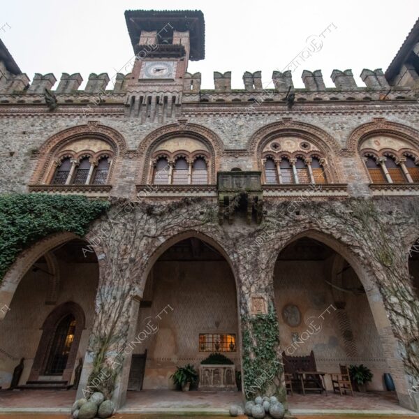 Castell'Arquato Grazzano Visconti castello castle ancient antico villaggio village borgo borough medievale medieval prospettiva perspective