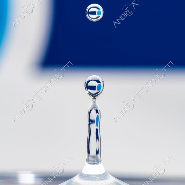 macro photography goccia gocce d'acqua water drop drops high speed sync riflessi reflections splash colori colours bounce bouncing marchio logo eurex eur-ex rettifica