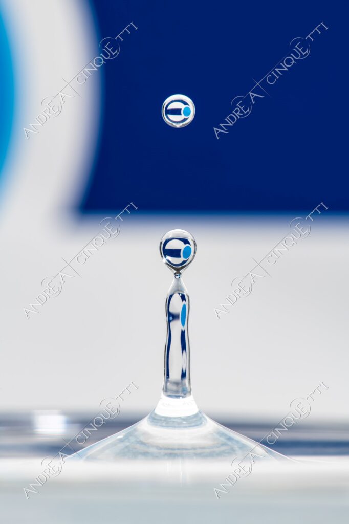 macro photography goccia gocce d'acqua water drop drops high speed sync riflessi reflections splash colori colours bounce bouncing marchio logo eurex eur-ex rettifica