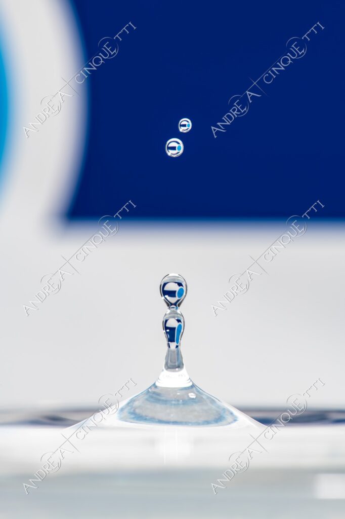 macro photography goccia gocce d'acqua water drop drops high speed sync riflessi reflections splash colori colours bounce bouncing marchio logo eurex eur-ex rettifica