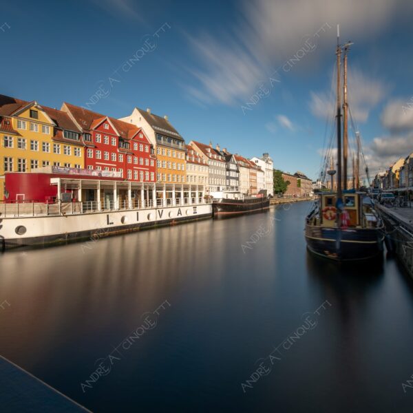 danimarca denmark copenaghen copenhagen nyhavn canale channel canal quartiere neighborhood barca ship boat vela sail tramonto sunset sundown crepuscolo dusk twilight alba sunrise lunga esposizione long exposure