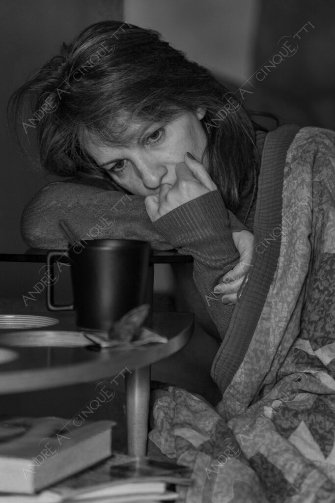 bianco e nero black and white donna woman violenza violence solitudine loneliness tristezza sadness moglie wife disperata desperate violenza sulle donne violenza di genere violenza domestica