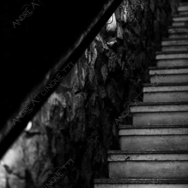 museo della scienza e della tecnica museum of science and technology science and technology museum bianco e nero black and white dettagli details penombra twilight scuro dark ombra shadow scale stairs