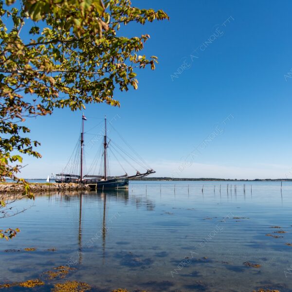 danimarca denmark valdemars slot barca boat nave ship molo pier pontile wharf mare sea blue blu