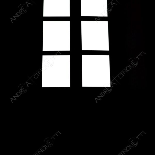 museo della scienza e della tecnica museum of science and technology science and technology museum bianco e nero black and white dettagli details penombra twilight scuro dark ombra shadow finestra window profilo silhouette controluce backlight backlit