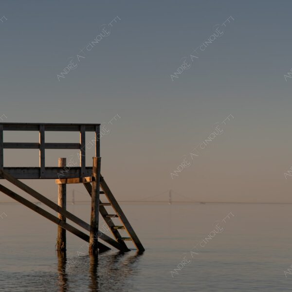 danimarca denmark tramonto sunset sundown crepuscolo dusk twilight alba sunrise molo pier wharf pontile ponte bridge blue hour storstrom