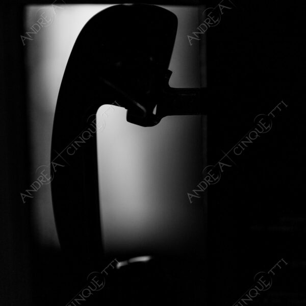 museo della scienza e della tecnica museum of science and technology science and technology museum bianco e nero black and white dettagli details penombra twilight scuro dark ombra shadow telefono phone vecchio old