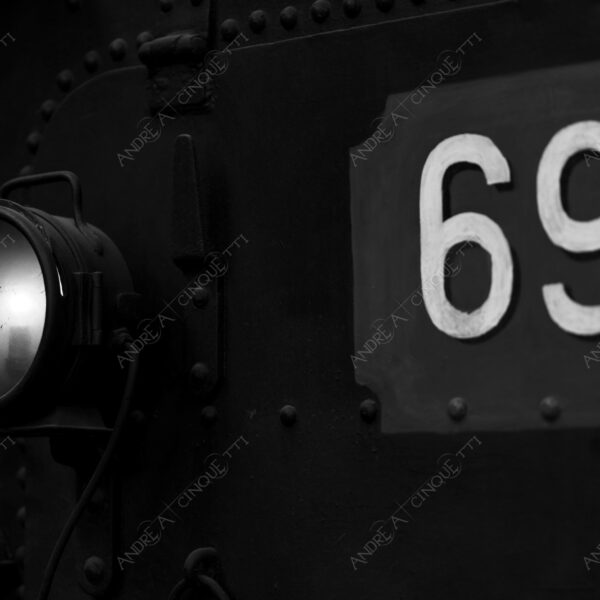museo della scienza e della tecnica museum of science and technology science and technology museum bianco e nero black and white dettagli details penombra twilight scuro dark ombra shadow treno train luce light numeri numbers