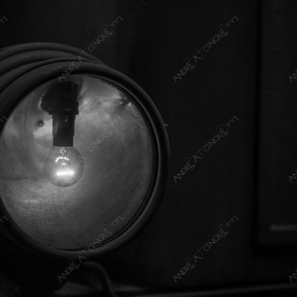 museo della scienza e della tecnica museum of science and technology science and technology museum bianco e nero black and white dettagli details penombra twilight scuro dark ombra shadow treno train luce light