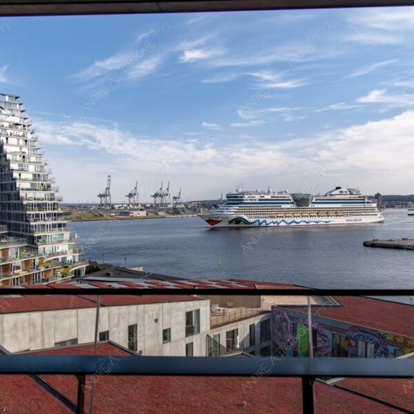 danimarca denmark aarhus modern buildings architecture neighbpourhood area east edifici moderni quartiere architettura porto harbour nave ship cruise crociera