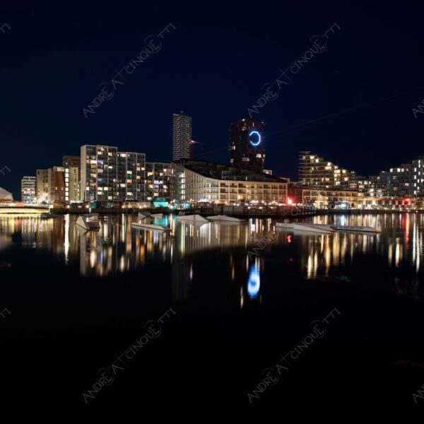 danimarca denmark aarhus modern buildings architecture neighbpourhood area east edifici moderni quartiere architettura long exposure lunga esposizione riflessi reflections mirror specchio notte night