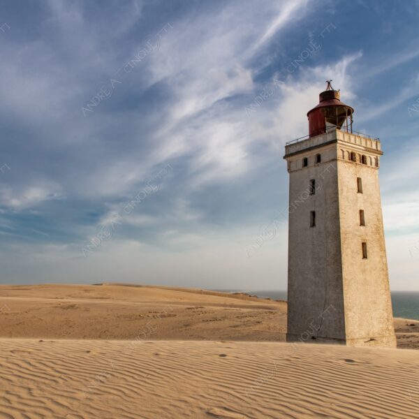 danimarca denmark rubjerg knude lighthouse faro tramonto sunset sundown dusk twilight alba sunrise spiaggia beach shore sand sabbia impronte footprints
