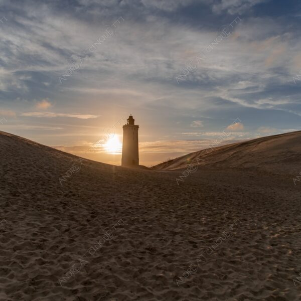 danimarca denmark rubjerg knude lighthouse faro tramonto sunset sundown dusk twilight alba sunrise spiaggia beach shore sand sabbia impronte footprints