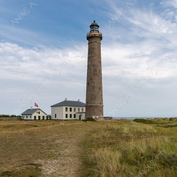 danimarca denmark skagen gray lighthouse faro nuvole clouds spiaggia beach costa coast collina hill