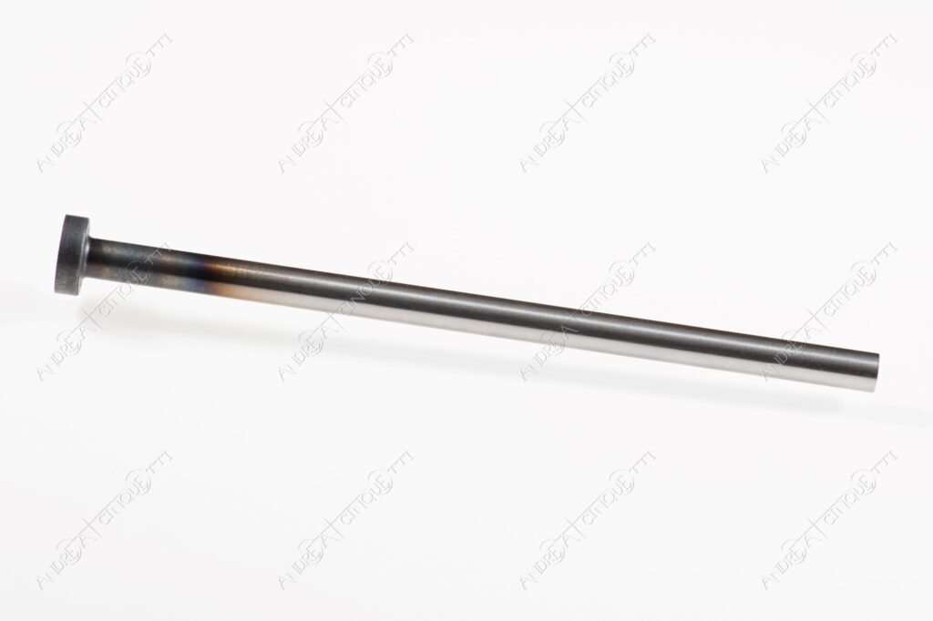 still life normalizzati per stampi componenti per stampi standard component for moulds estrattori testa cilindrica temprati nitrurati cylindrical head ejectors hardened nitrided din 1530 iso 6751