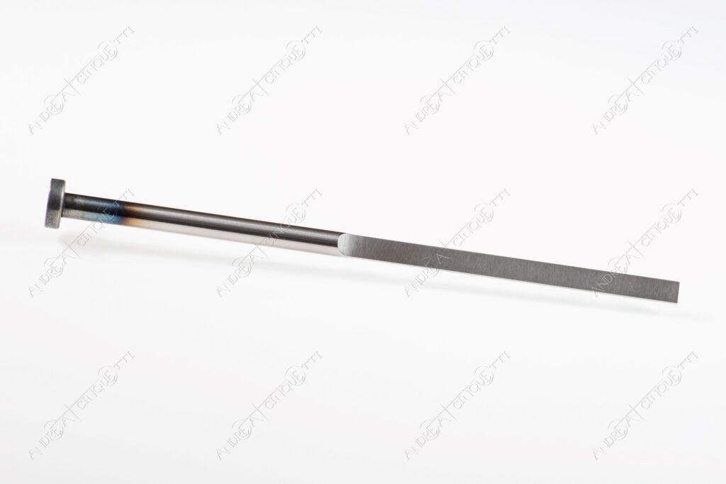 still life normalizzati per stampi componenti per stampi standard component for moulds estrattori lamellari laminar blade flat ejctors din iso 8693