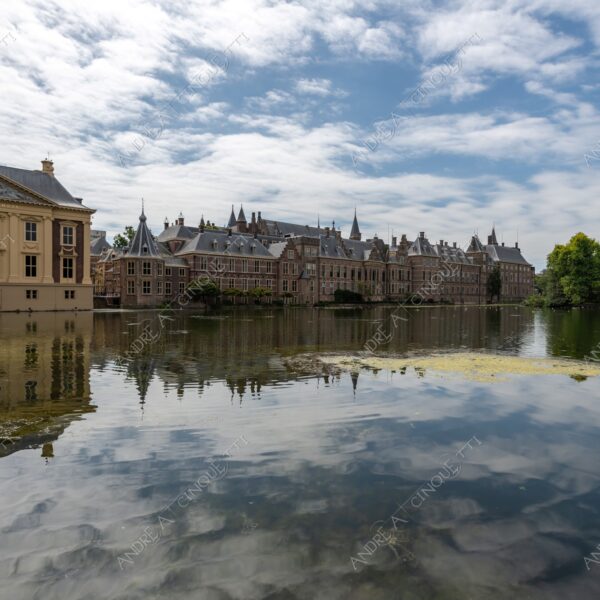 olanda holland paessi bassi the netherlands l'aia prospettiva perspective architettura architecture stagno pond riflessi reflections