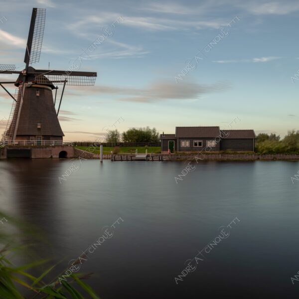 olanda holland paessi bassi the netherlands kinderdijk mulini a vento windmill windmills nuvole clouds canale channel canal vie d'acqua waterways tramonto sunset sundown crepuscolo dusk twilight alba sunrise lunga esposizione long exposure