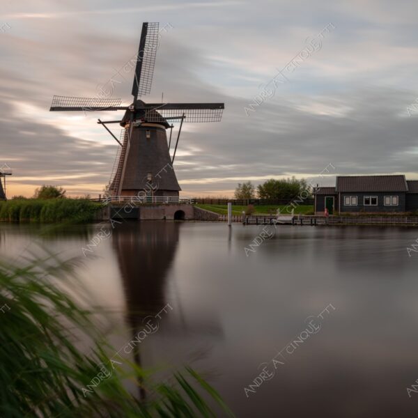 olanda holland paessi bassi the netherlands kinderdijk mulini a vento windmill windmills nuvole clouds canale channel canal vie d'acqua waterways tramonto sunset sundown crepuscolo dusk twilight alba sunrise lunga esposizione long exposure