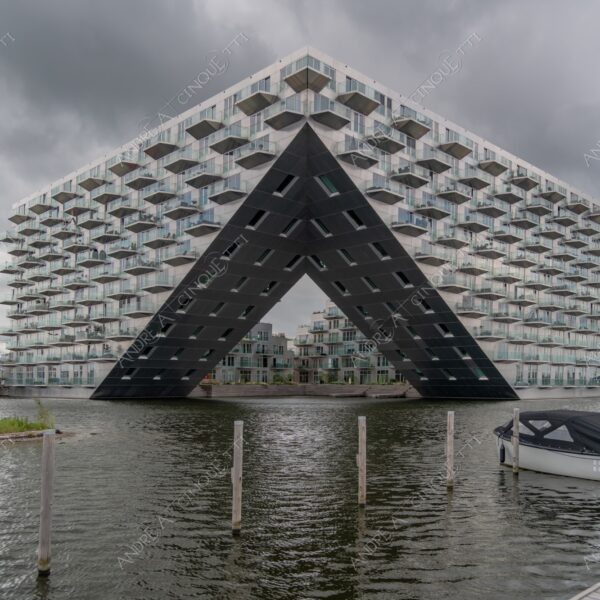 olanda holland paessi bassi the netherlands amsterdam sluishuis architettura moderna modern architecture quartiere moderno modern neighborhood porto harbor molo pier wharf pontile