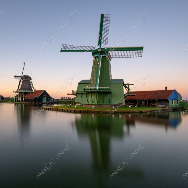 olanda holland paessi bassi the netherlands amsterdam zaanse schans casa house home ponte bridge lago lake loch pond riflessi reflections mirror specchio lunga esposizione long exposure tramonto sunset sundown crepuscolo dusk twilight alba sunrise mulino a vento windmill