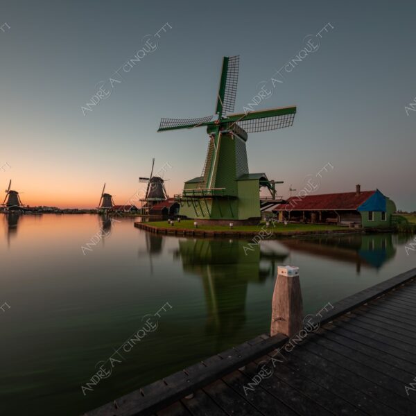olanda holland paessi bassi the netherlands amsterdam zaanse schans casa house home ponte bridge lago lake loch pond riflessi reflections mirror specchio lunga esposizione long exposure tramonto sunset sundown crepuscolo dusk twilight alba sunrise mulino a vento windmill