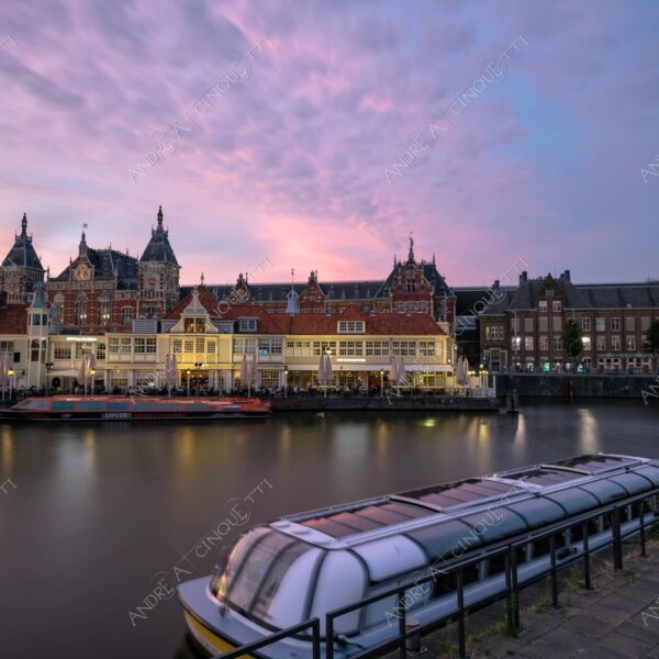 olanda holland paessi bassi the netherlands amsterdam tramonto sunset sundown crepuscolo dusk twilight alba sunrise canale canal channel porto harbor pontile molo pier wharf barca boat lunga esposizione long exposure