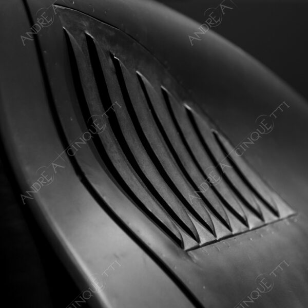 museo museum stoccarda stuttgart porsche bianco e nero black and white dettagli details penombra twilight scuro dark ombra shadow profilo silhouette curve bends auto car