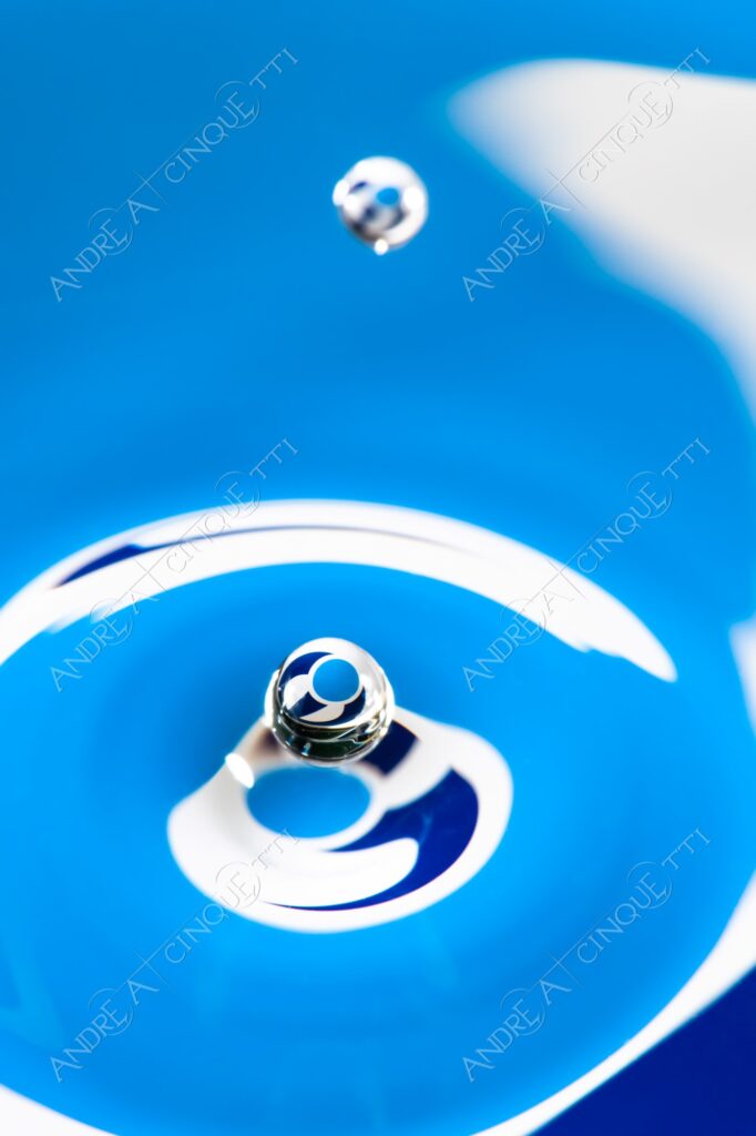 macro photography goccia gocce d'acqua water drop drops high speed sync riflessi reflections splash colori colours bounce bouncing marchio logo eurex eur-ex rettifica