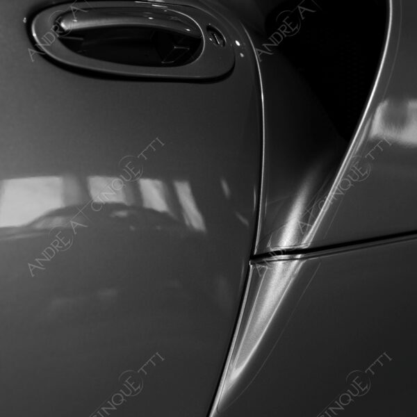 museo museum stoccarda stuttgart porsche bianco e nero black and white dettagli details penombra twilight scuro dark ombra shadow profilo silhouette curve bends riflessi reflections auto car