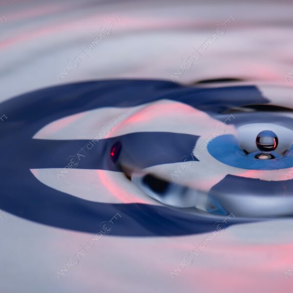 macro photography goccia gocce d'acqua water drop drops high speed sync riflessi reflections splash colori colours bounce bouncing marchio logo eurex eur-ex rettifica