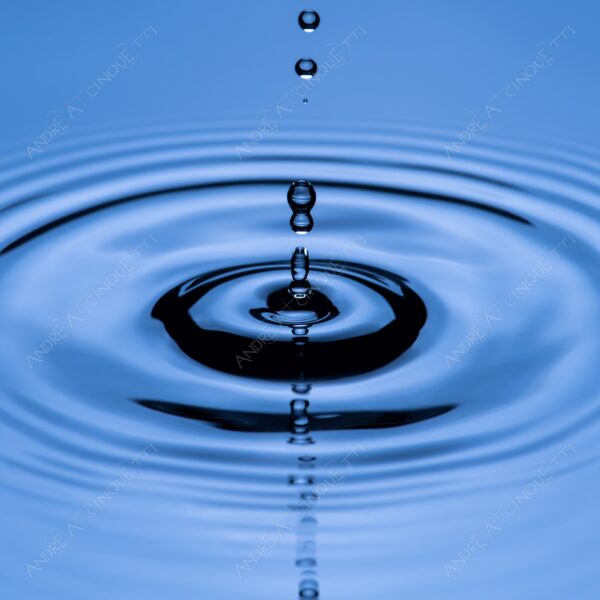 macro photography goccia gocce d'acqua water drop drops droplet droplets high speed sync studio photography riflessi reflections splash colori colours bounce bouncing