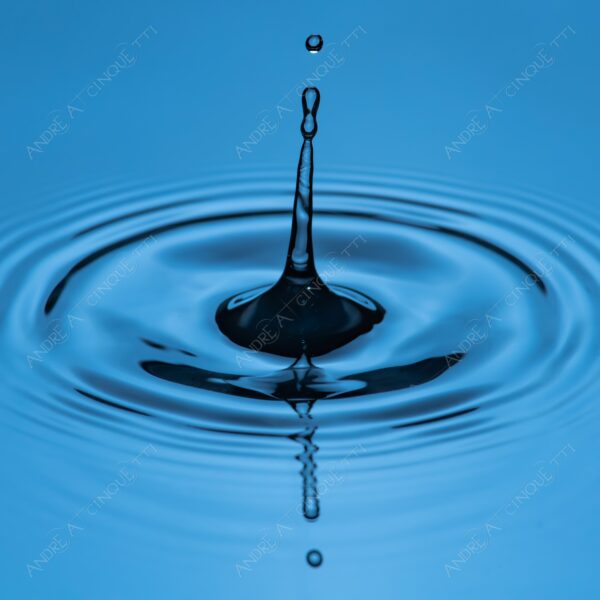 macro photography goccia gocce d'acqua water drop drops droplet droplets high speed sync studio photography riflessi reflections splash colori colours bounce bouncing