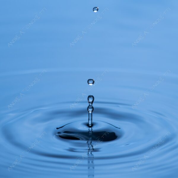macro photography goccia gocce d'acqua water drop drops droplet droplets high speed sync studio photography riflessi reflections splash colori colours bounce bouncing