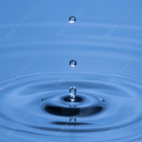 macro photography goccia gocce d'acqua water drop drops droplet droplets high speed sync studio photography riflessi reflections splash colori colours bounce bouncing