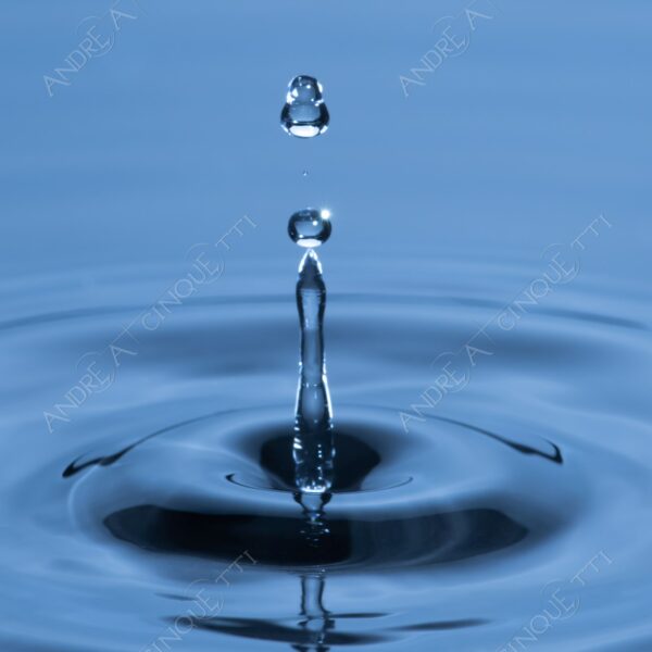 macro photography goccia gocce d'acqua water drop drops droplet droplets high speed sync studio photography riflessi reflections splash colori colours bounce bouncing