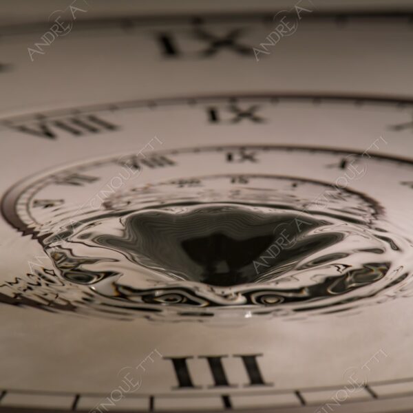 macro photography goccia gocce d'acqua water drop drops high speed sync riflessi reflections splash colori colours bounce bouncing orologio clock watch vortice wormhole