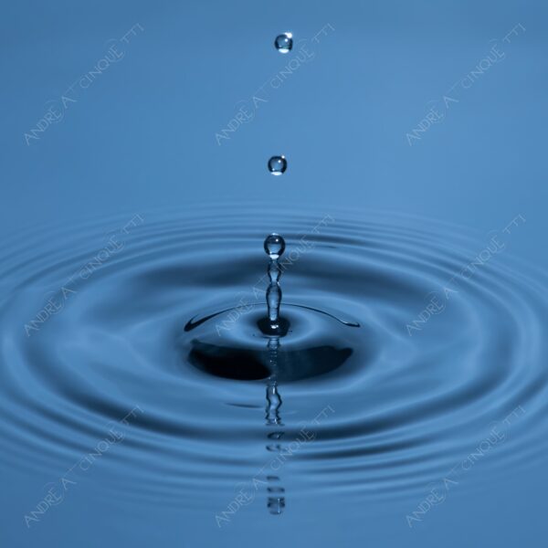 macro photography goccia gocce d'acqua water drop drops droplet droplets high speed sync studio photography riflessi reflections splash colori colours bounce bouncing