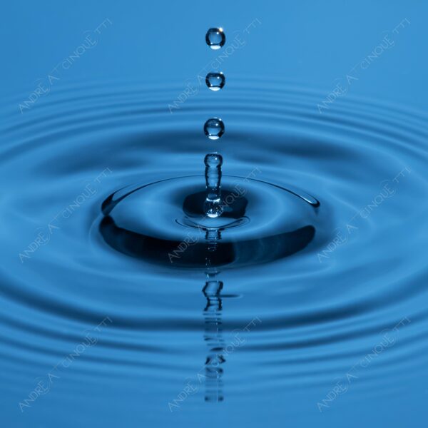 macro photography goccia gocce d'acqua water drop drops droplet droplets high speed sync studio photography riflessi reflections splash colori colours bounce bouncing