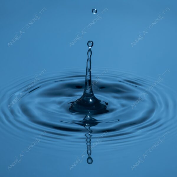 macro photography goccia gocce d'acqua water drop drops droplet droplets high speed sync studio photography riflessi reflections splash colori colours bounce bouncing